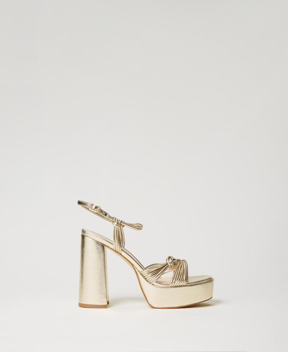 Sandalias de plataforma laminada Oro Amarillo Mujer 241TCT072_10366_01