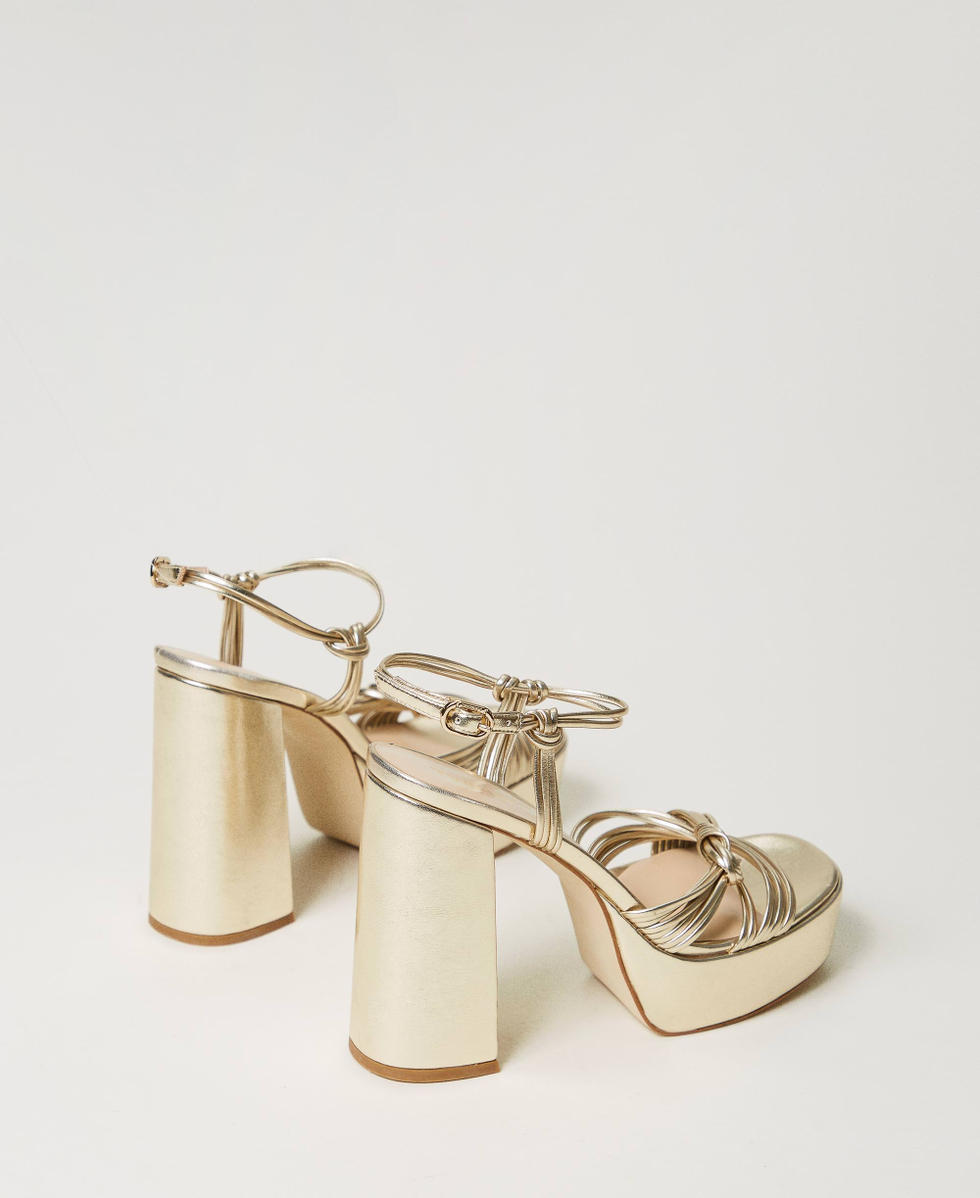 Sandalias de plataforma laminada Oro Amarillo Mujer 241TCT072_10366_03