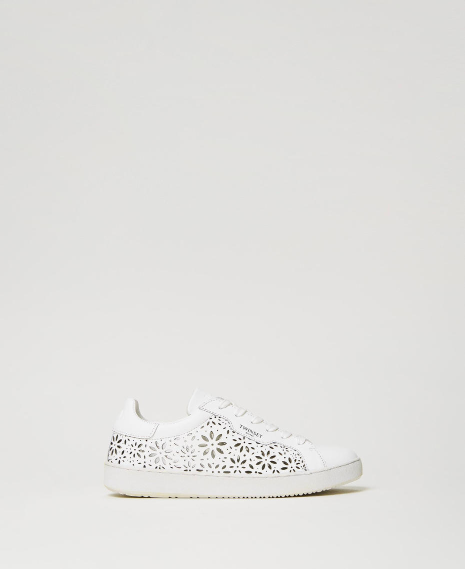 Baskets en cuir découpé au laser