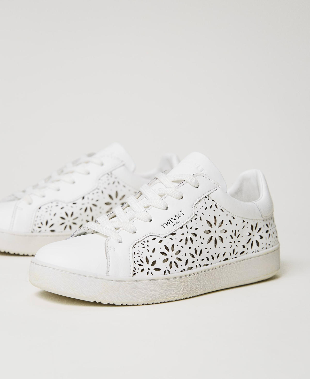 Sneakers in pelle laserata Bianco Donna 241TCT092-02