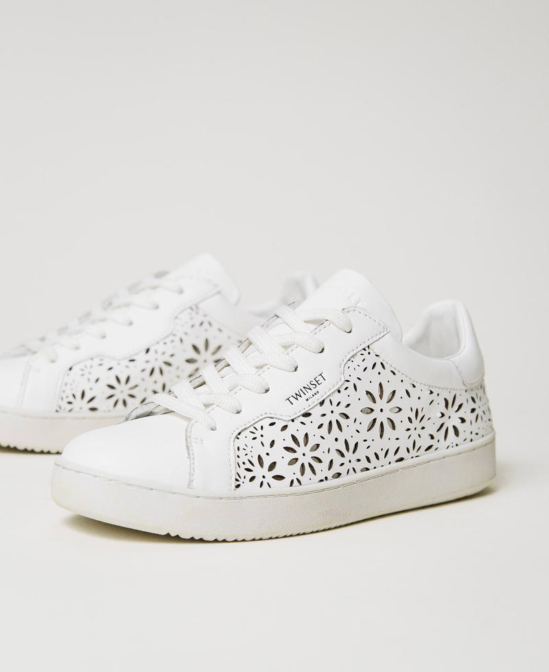 Baskets en cuir découpé au laser
