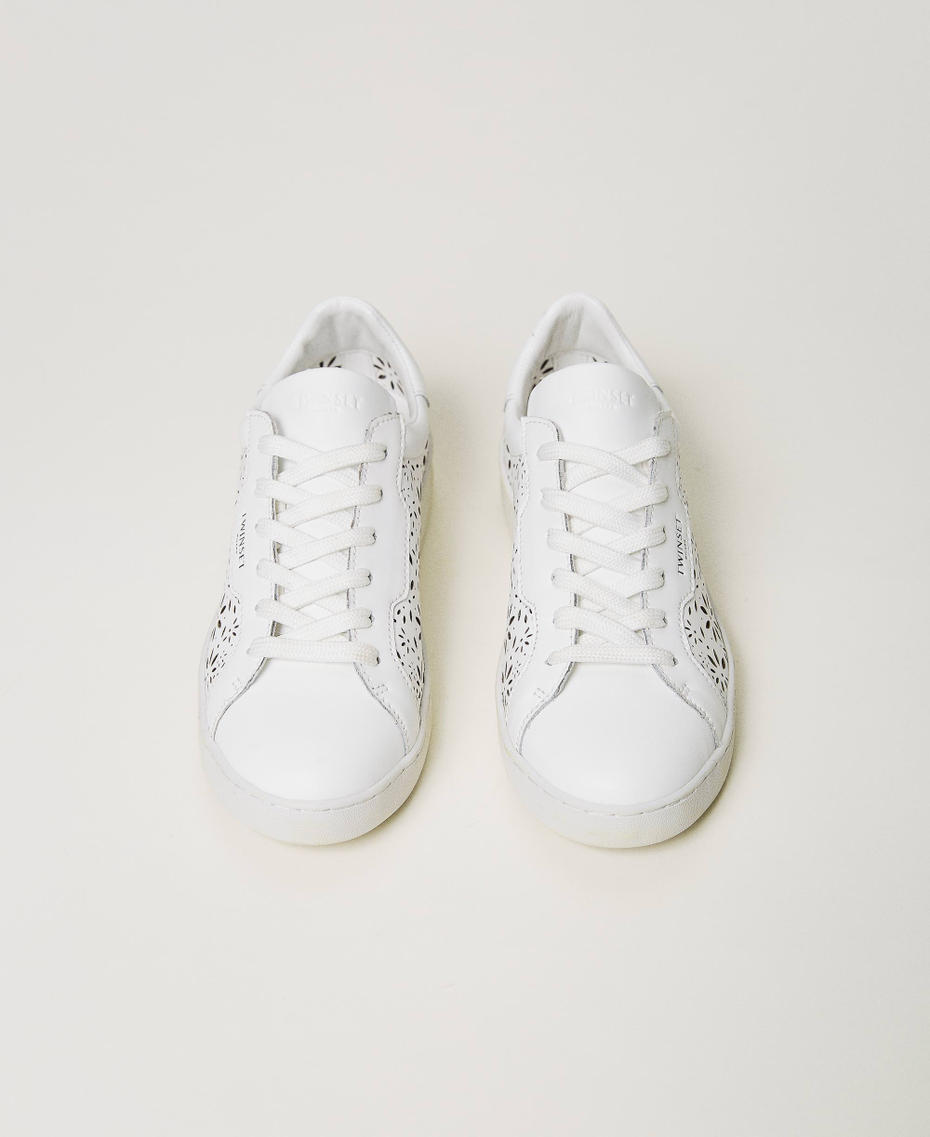 Baskets en cuir découpé au laser