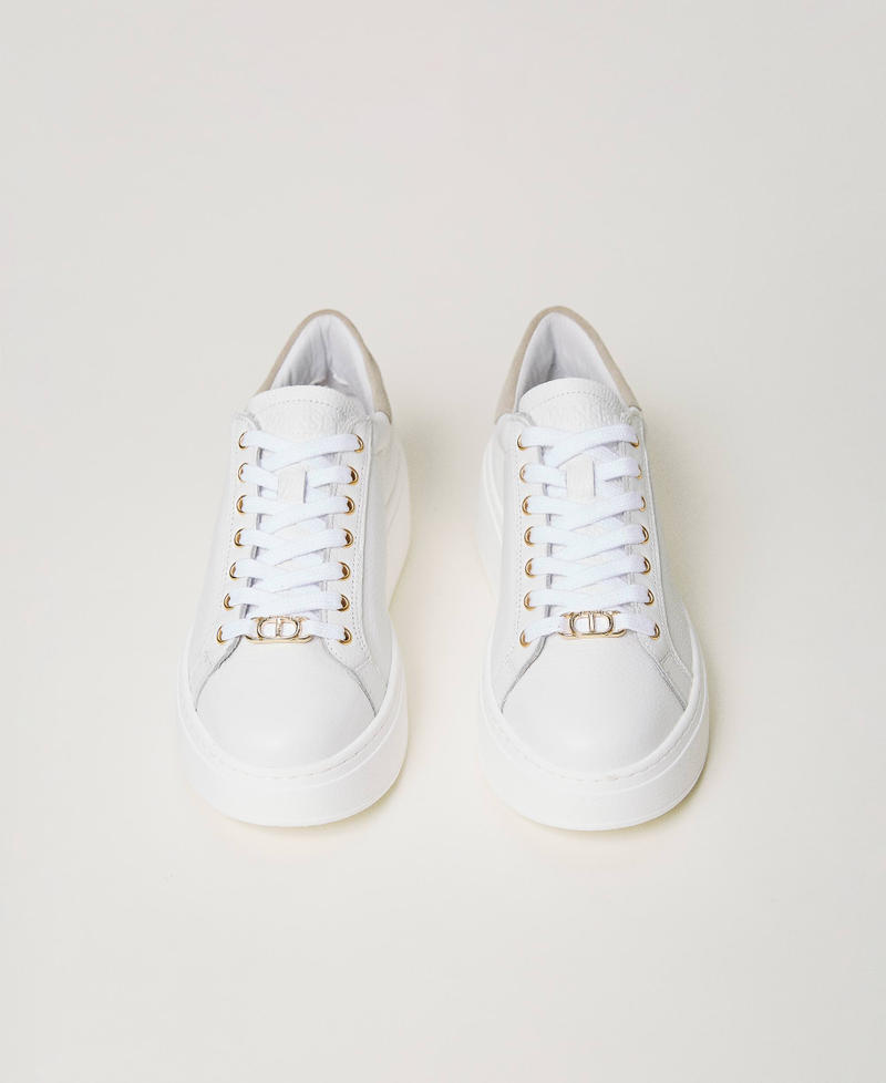 Sneakers aus Leder mit Kontrastdetail Zweifarbig Optisches Weiß / „Parchment“-Beige Frau 241TCT094-04