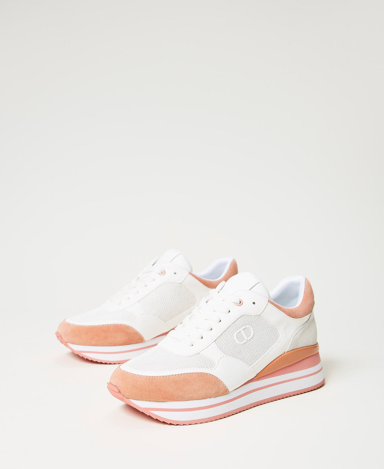 Color-Block-Sneaker im Laufschuhstil Zweifarbig Optisches Weiß / „Canyon Sunset“-Orange Frau 241TCT09C-02