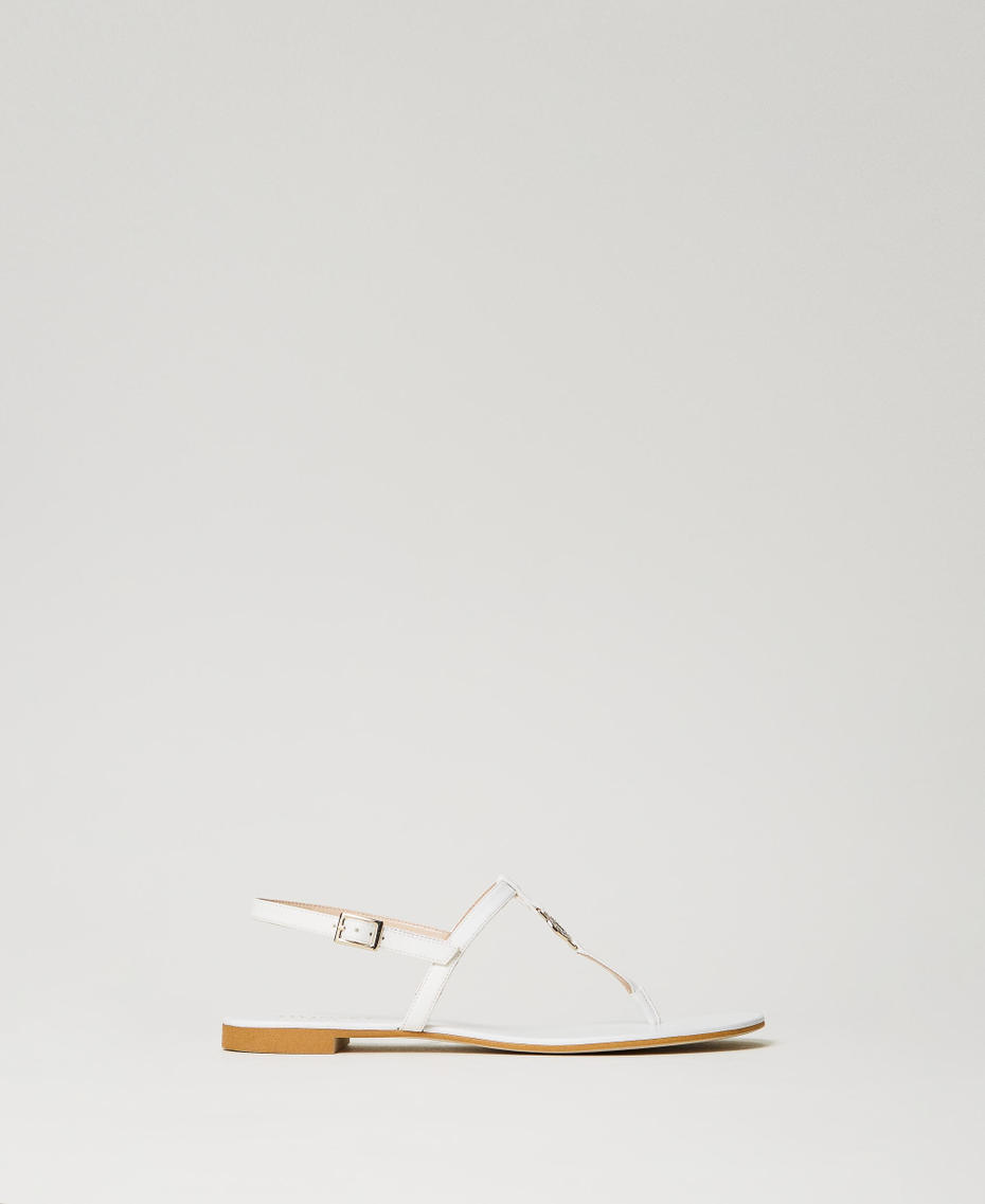 Flat thong sandals with Oval T