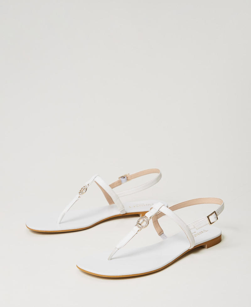 Sandales plates nu-pieds avec Oval T Blanc Femme 241TCT100-02