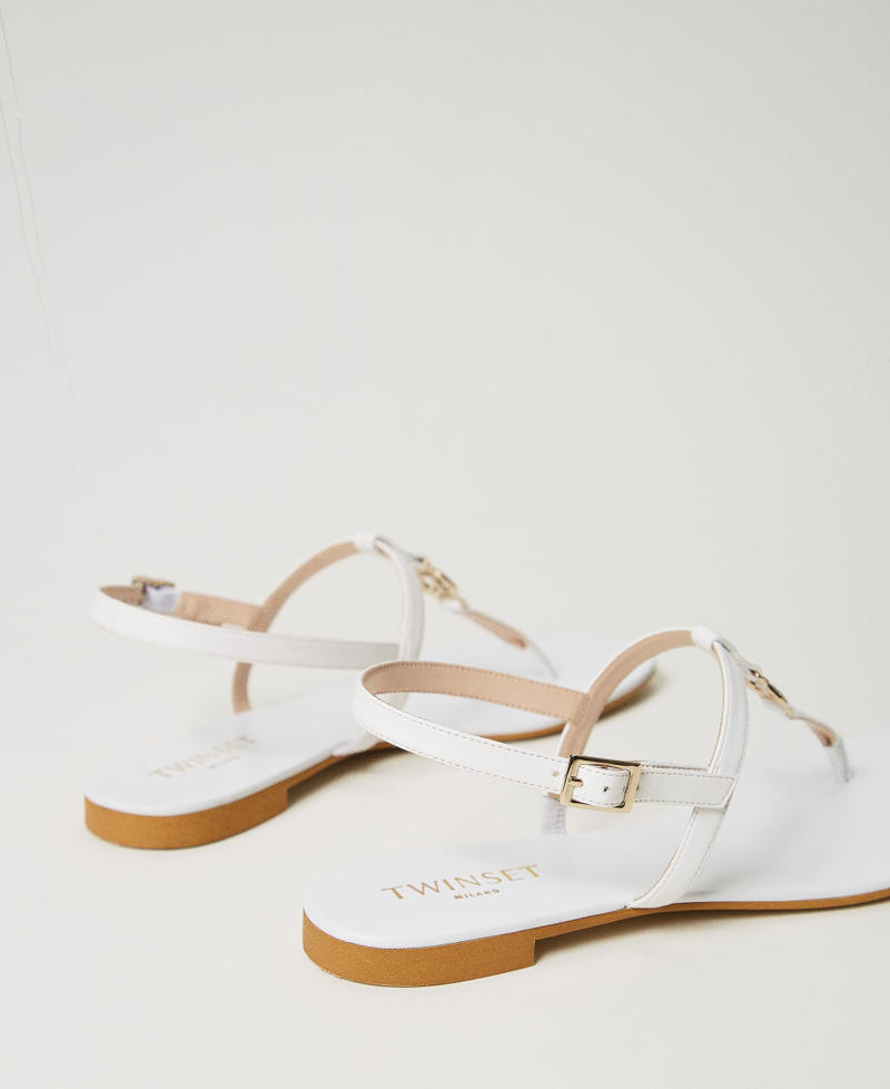 Sandales plates nu-pieds avec Oval T Blanc Femme 241TCT100-03