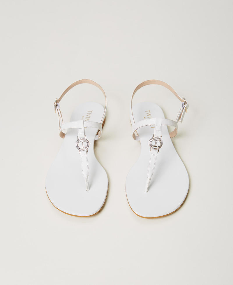 Flat thong sandals with Oval T