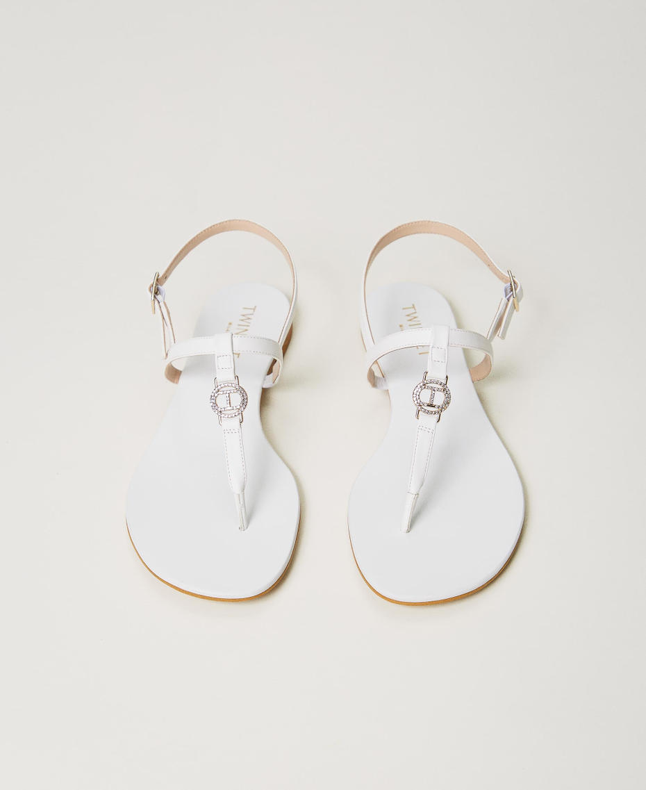 Flat thong sandals with Oval T