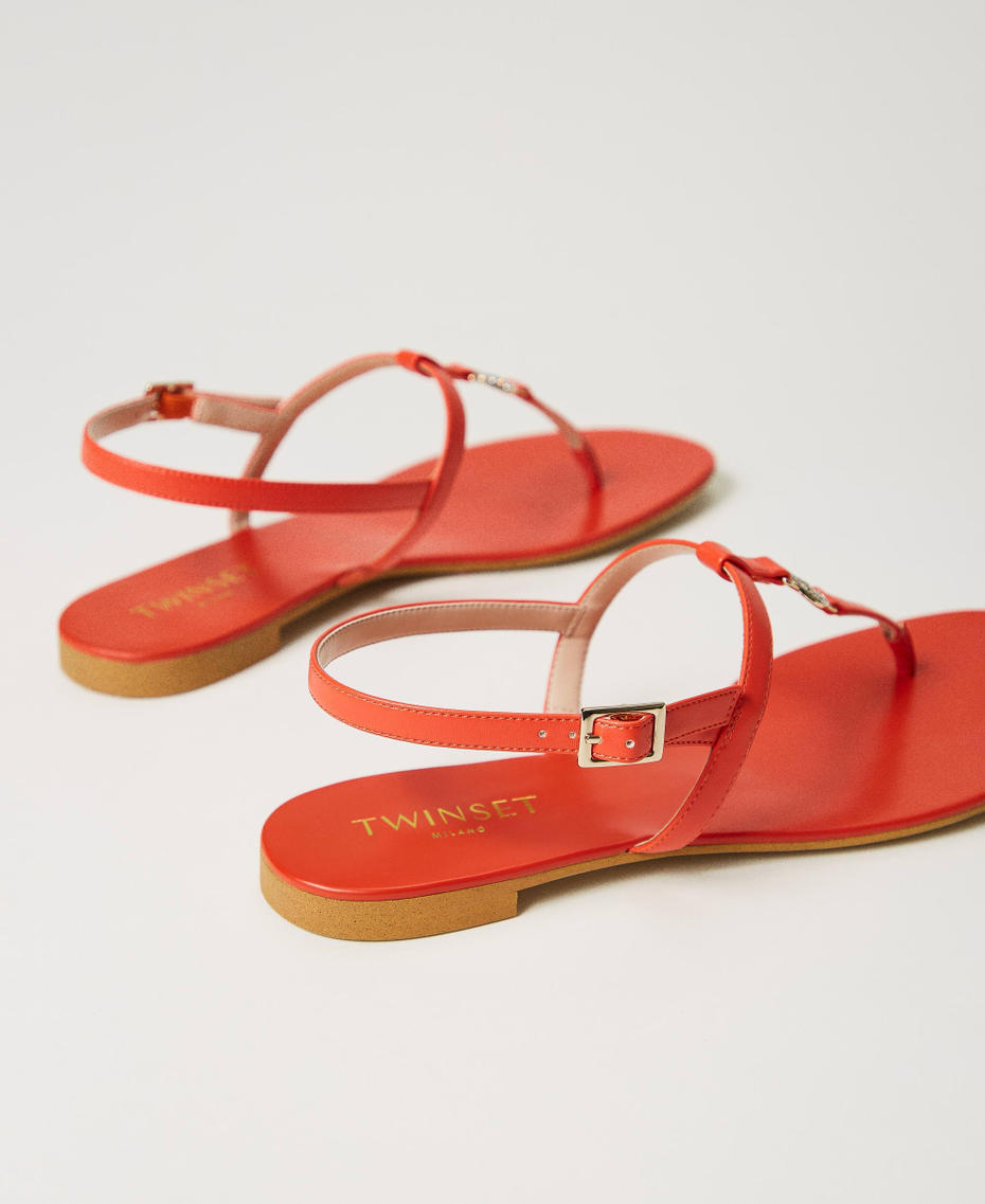 Sandales plates nu-pieds avec Oval T Orange « Orange Sun » Femme 241TCT100-03