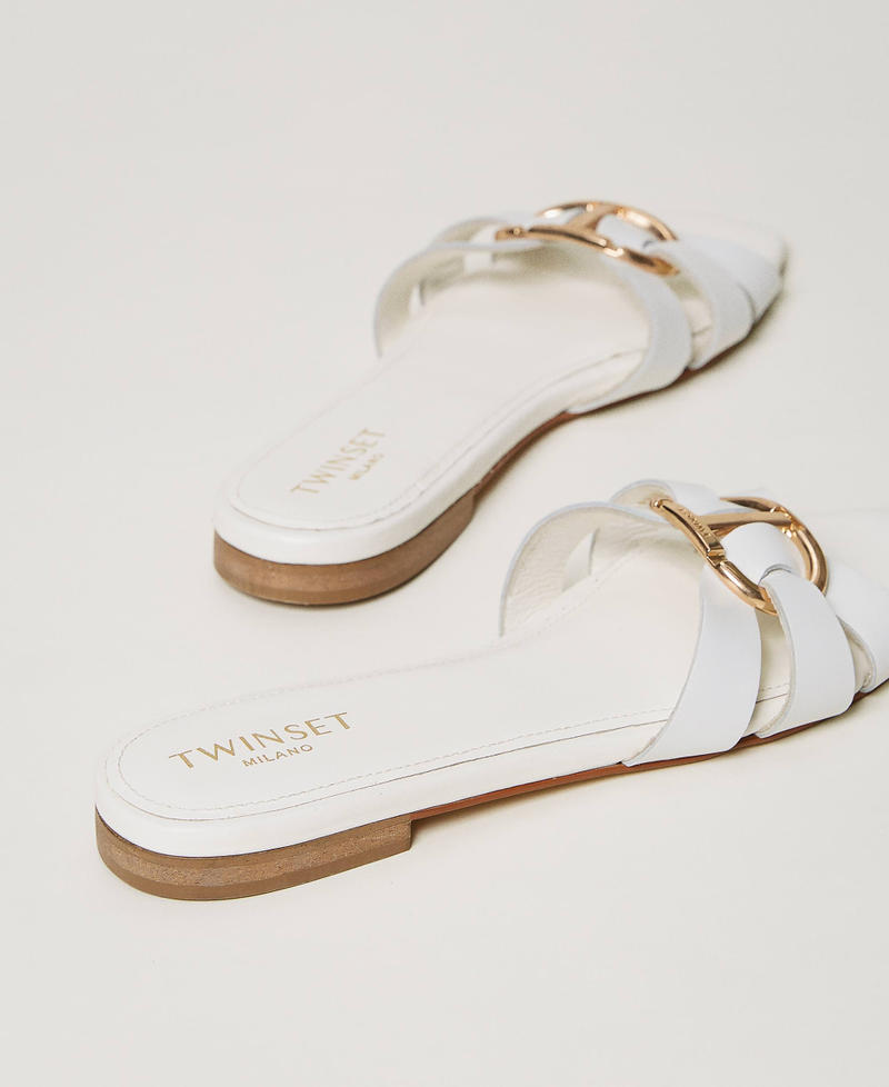 Slide-Pantolette aus Leder mit Oval T Weiß Frau 241TCT120_00001_03