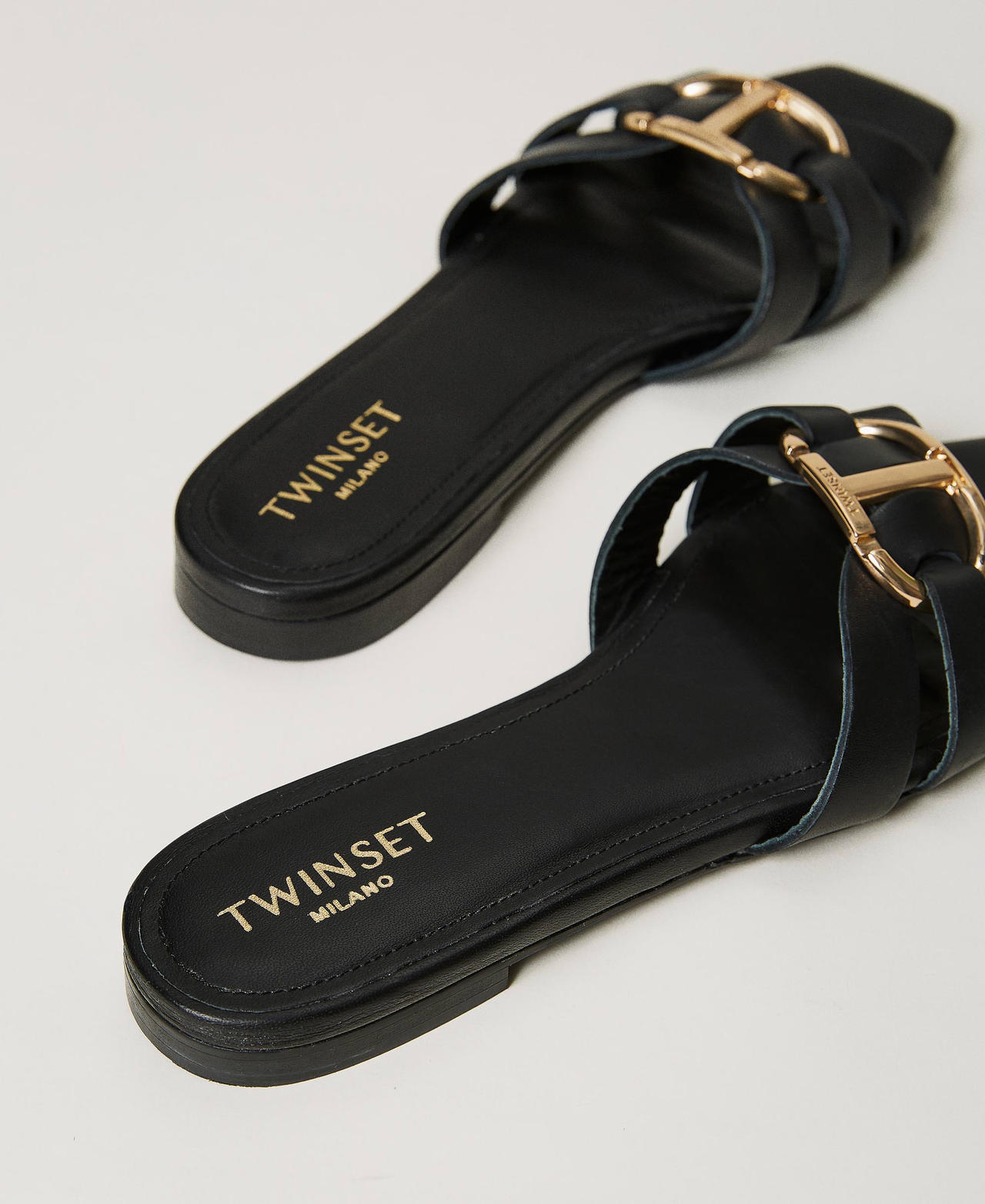 Leather slides with Oval T