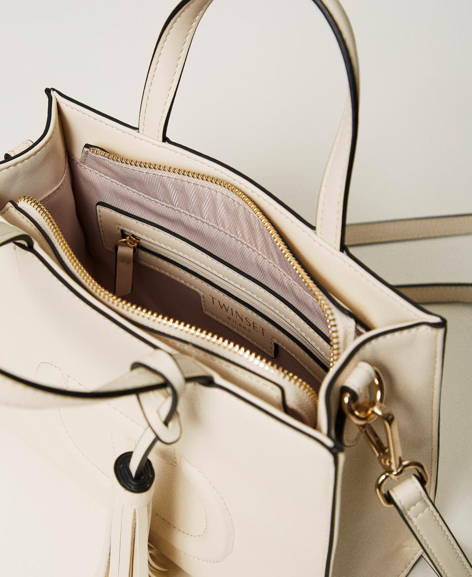 Umh&auml;ngetasche mit Oval T und Quaste "Parchment"-Beige Frau 241TD8022_07222_04
