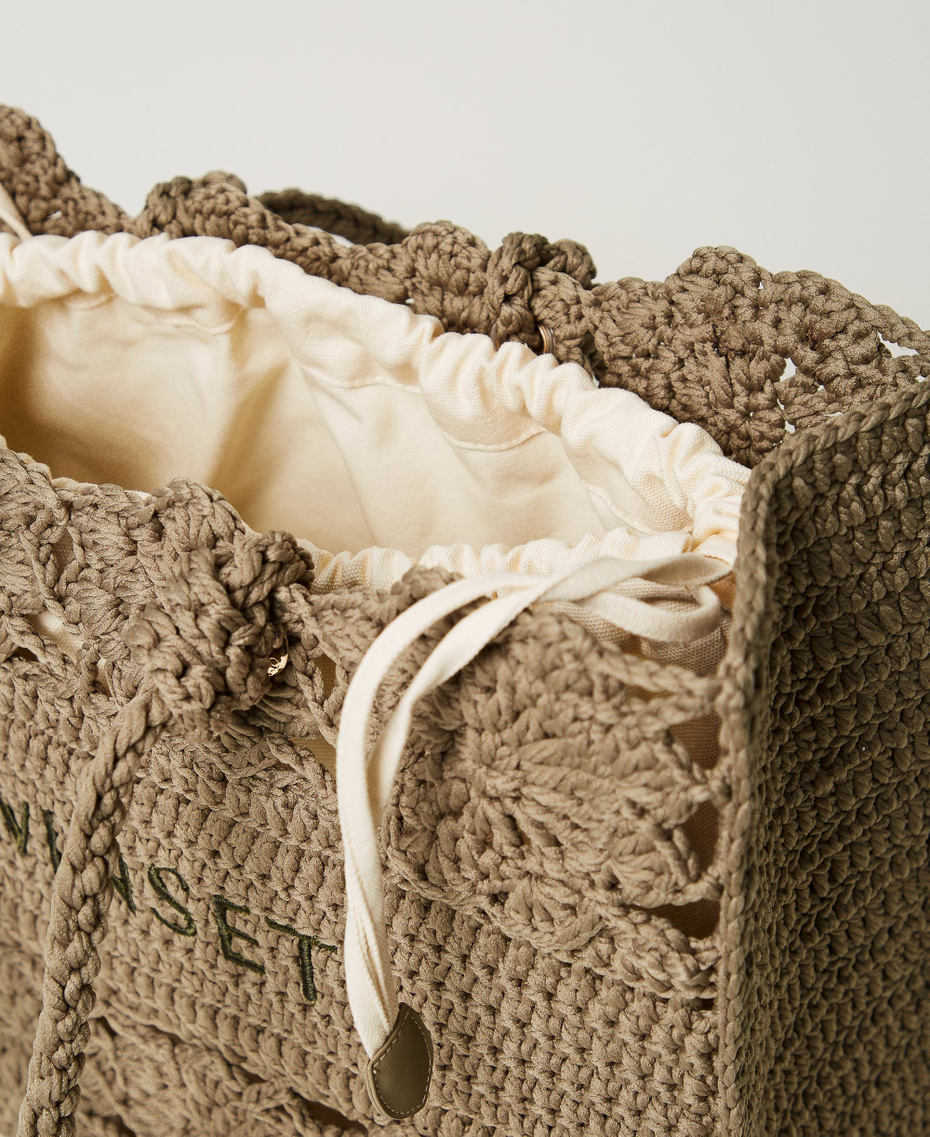 Floral crochet shopper