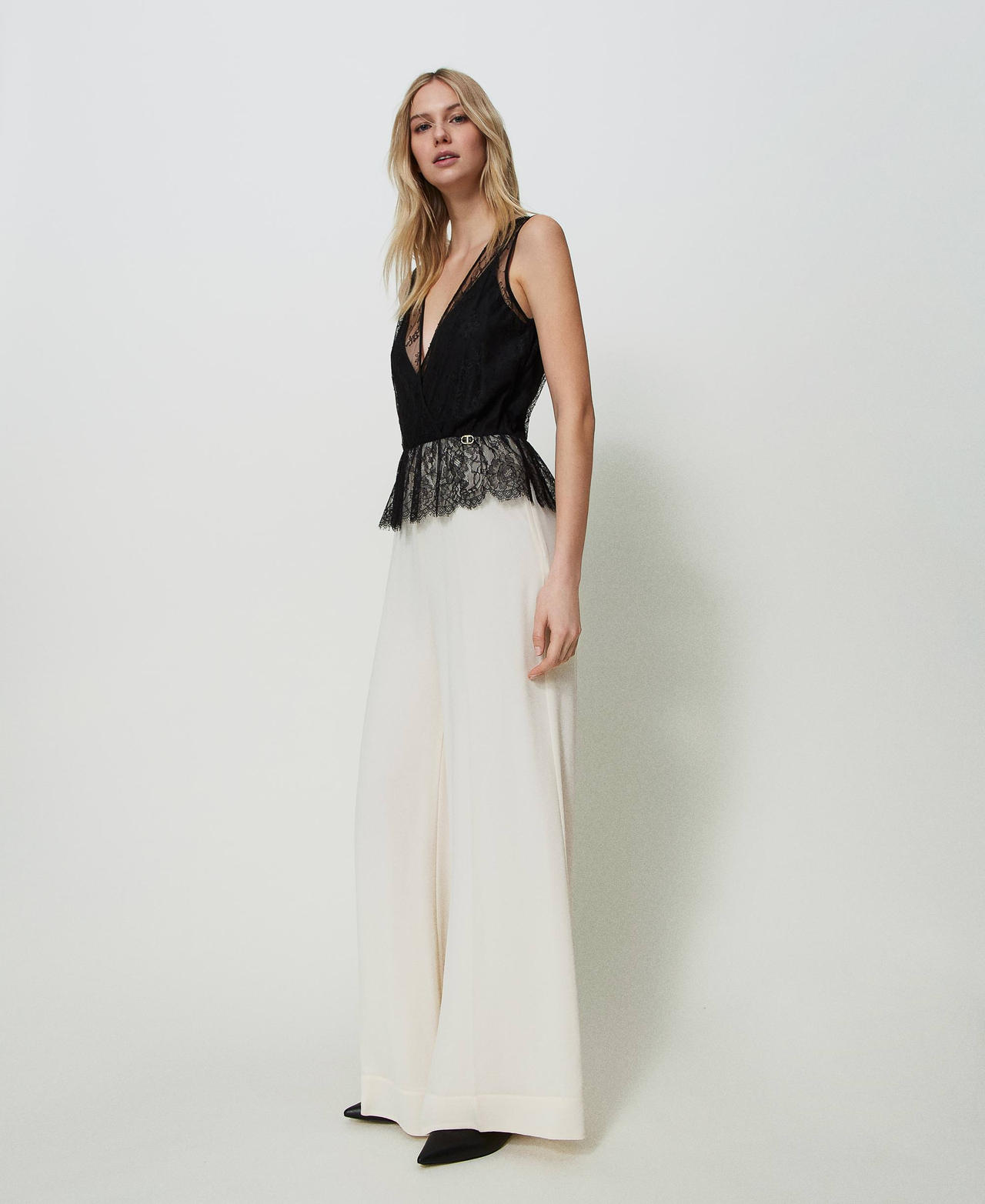 Wide-Leg-Jumpsuit mit Chantillyspitze
