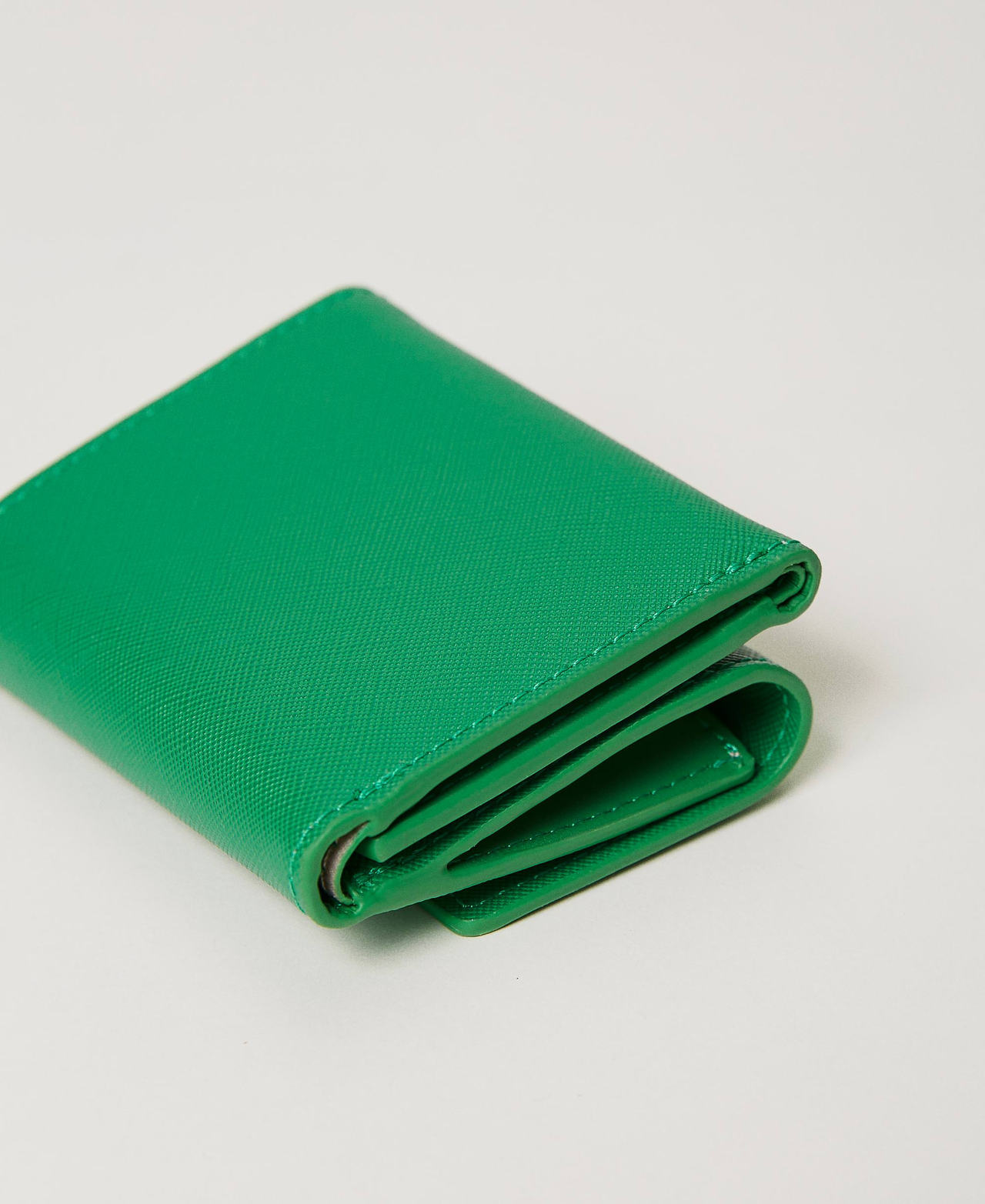 Small wallet with flap and Oval T &ldquo;Flag Green&rdquo; Woman 241TH7019_00928_02