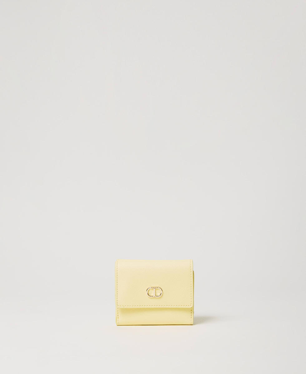 Cartera peque&ntilde;a con solapa y Oval T