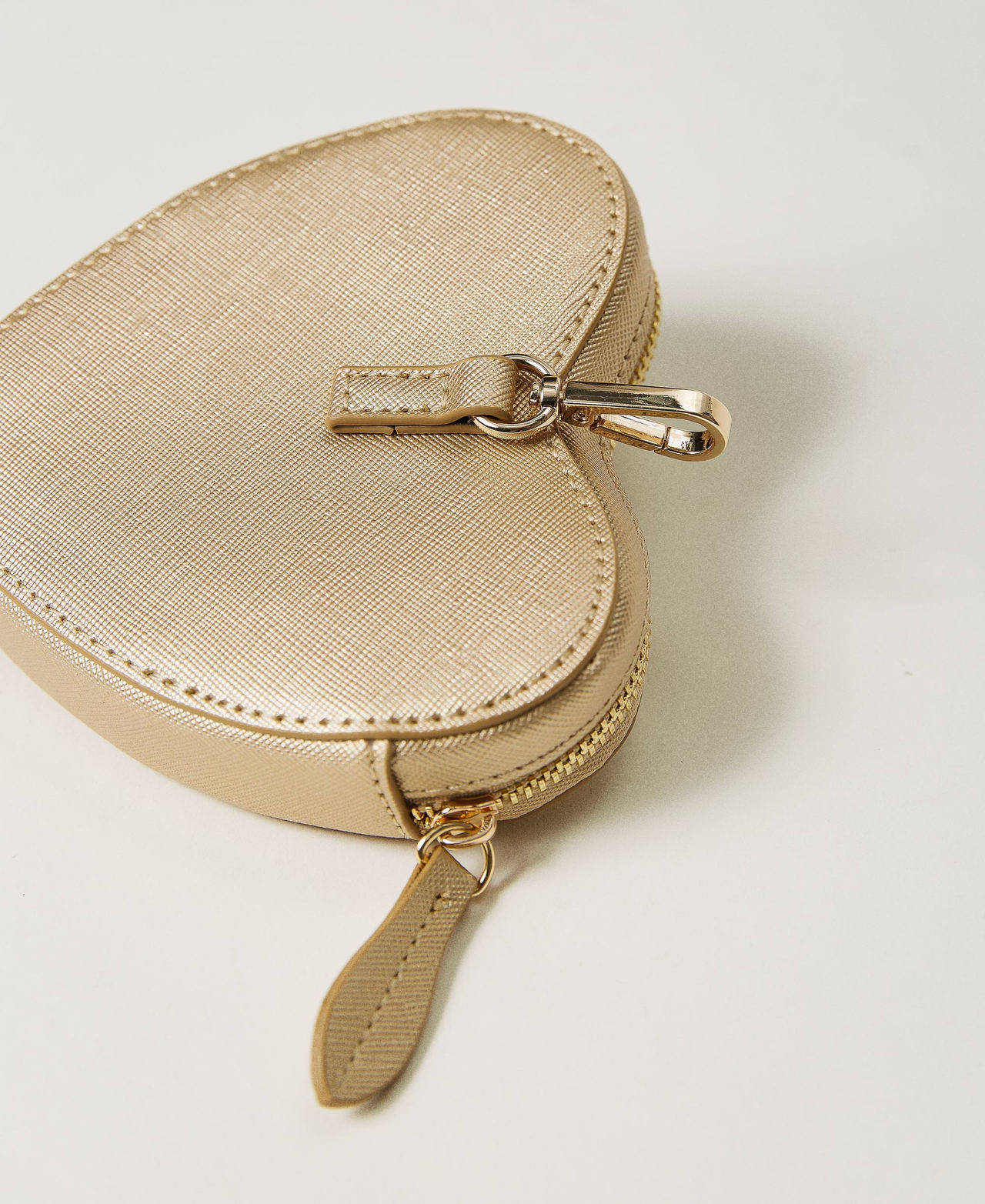 ‘Mon Amour’ heart-shaped pendant pouch