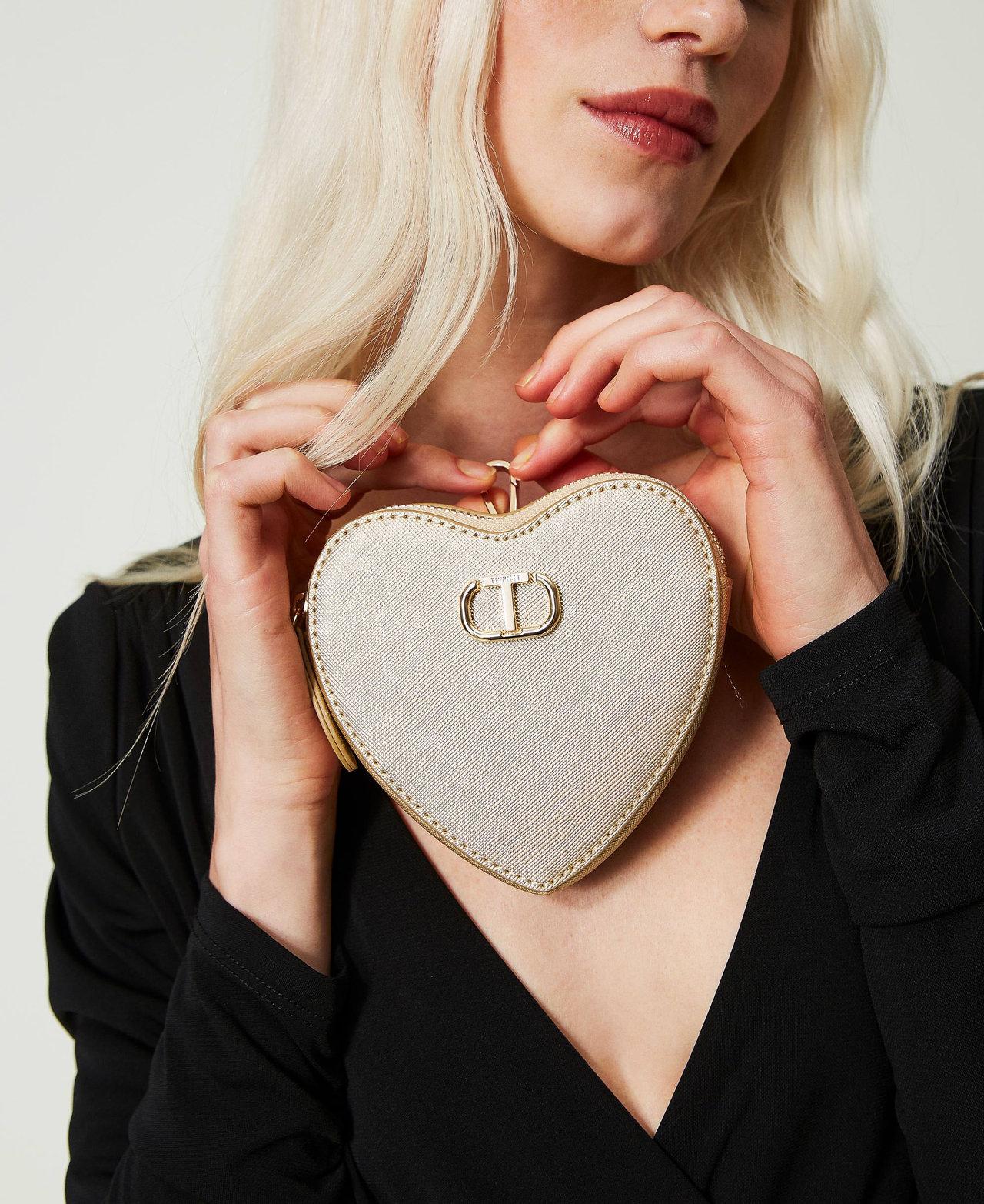 ‘Mon Amour’ heart-shaped pendant pouch