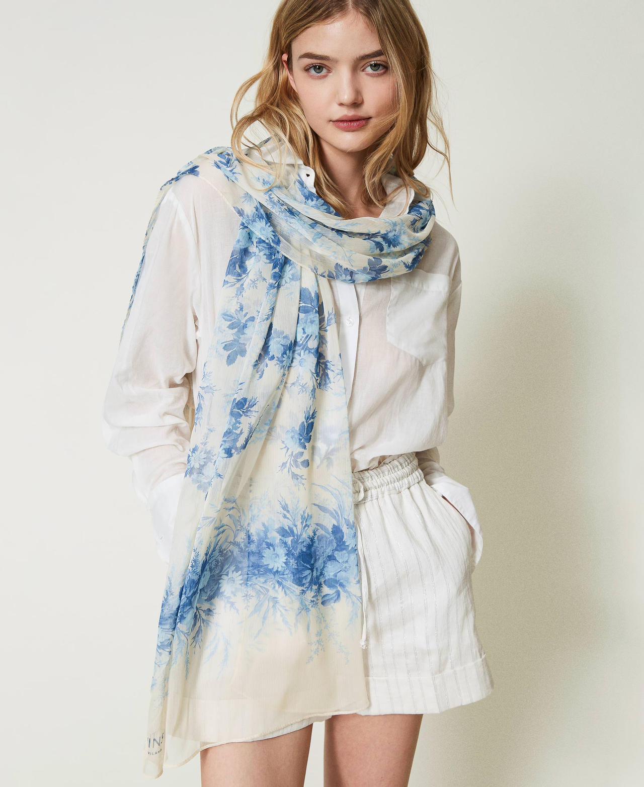 Stole with floral print Ivory Toile de Jouy / Blue Calcedonie Print Woman 241TO5340_11679_0S