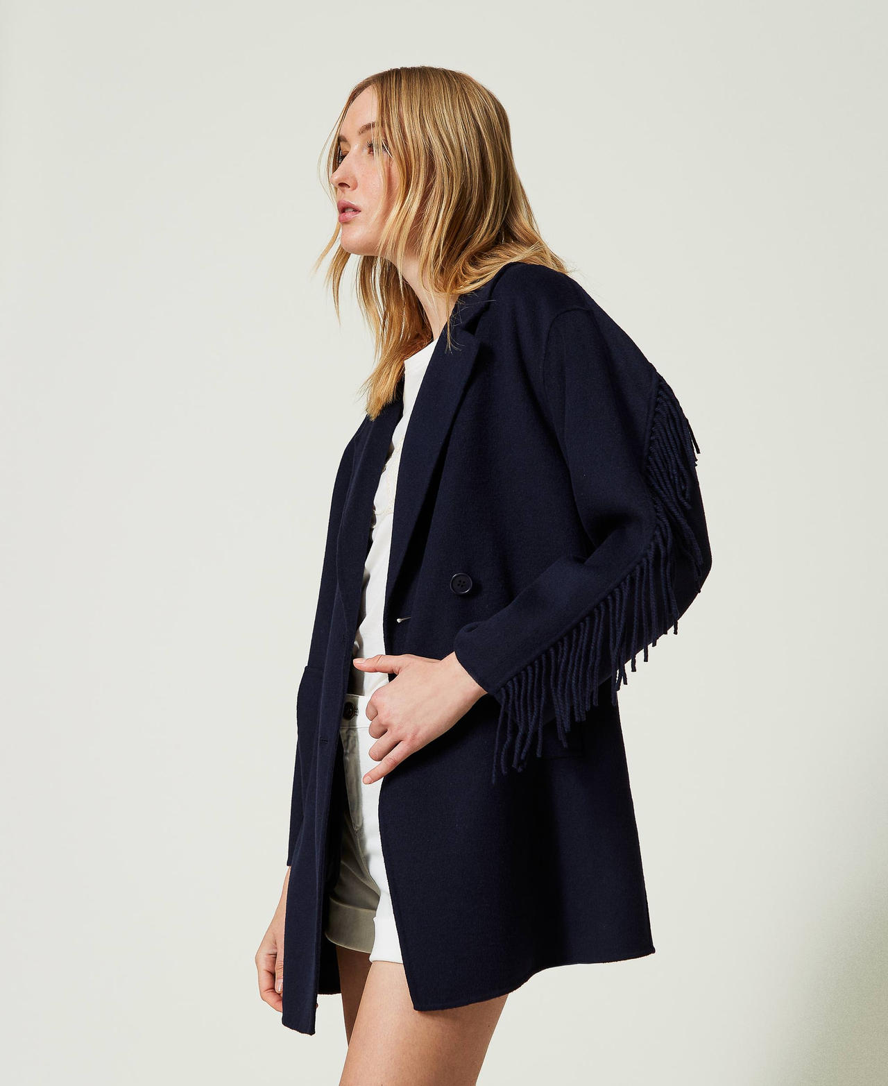 Manteau en tissu double de laine avec franges
