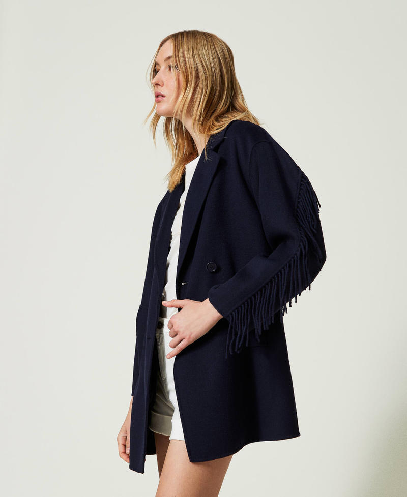 Manteau en tissu double de laine avec franges