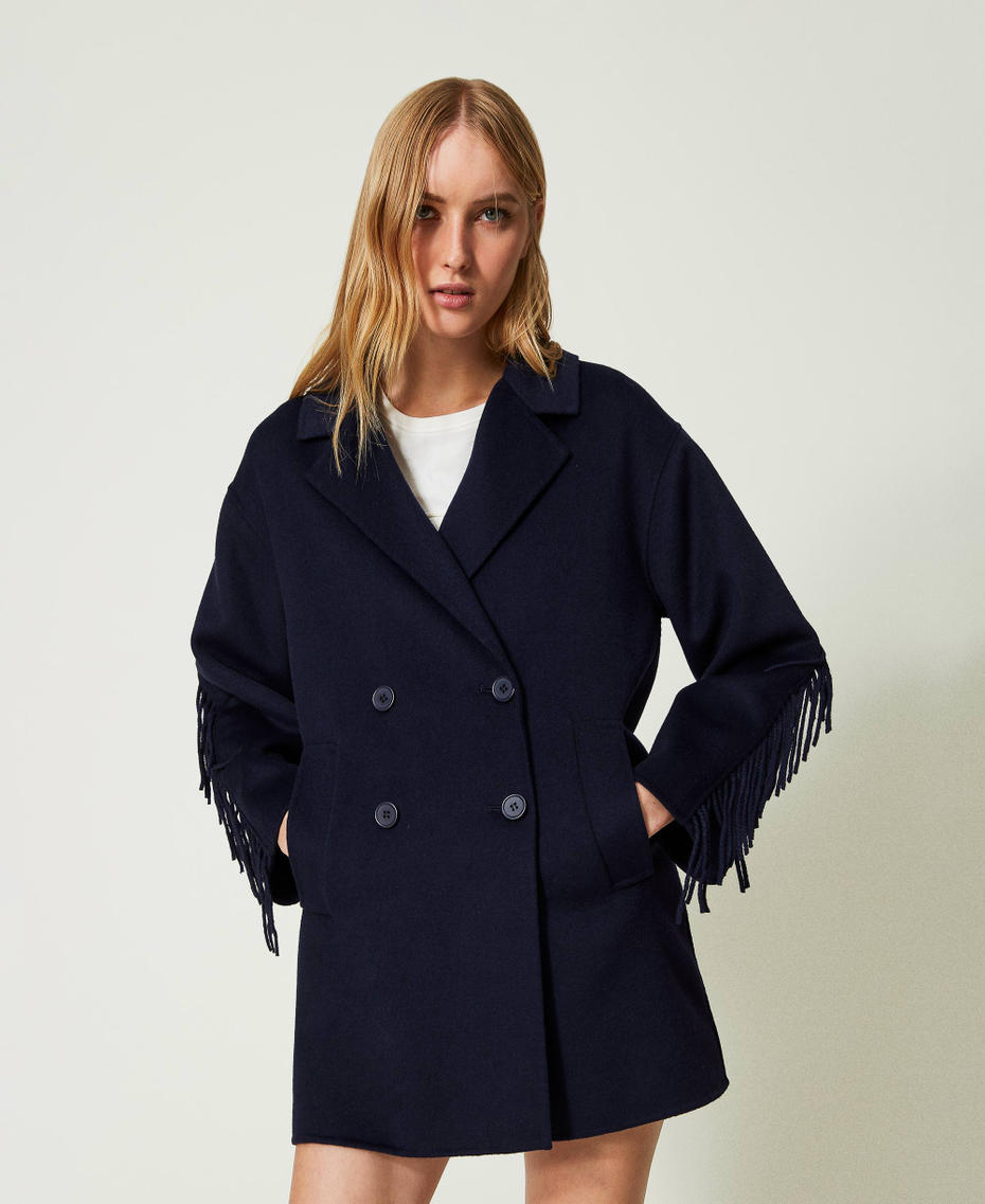 Manteau en tissu double de laine avec franges