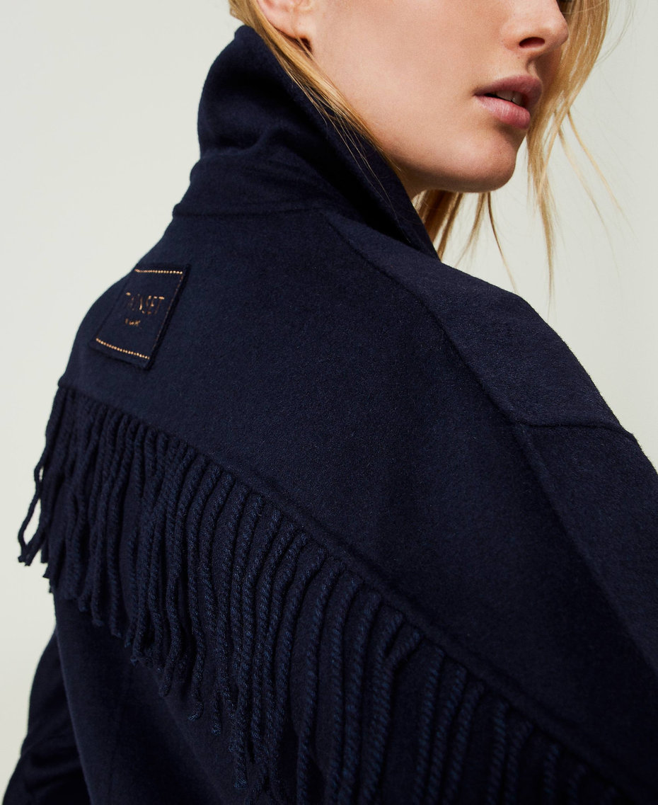 Manteau en tissu double de laine avec franges