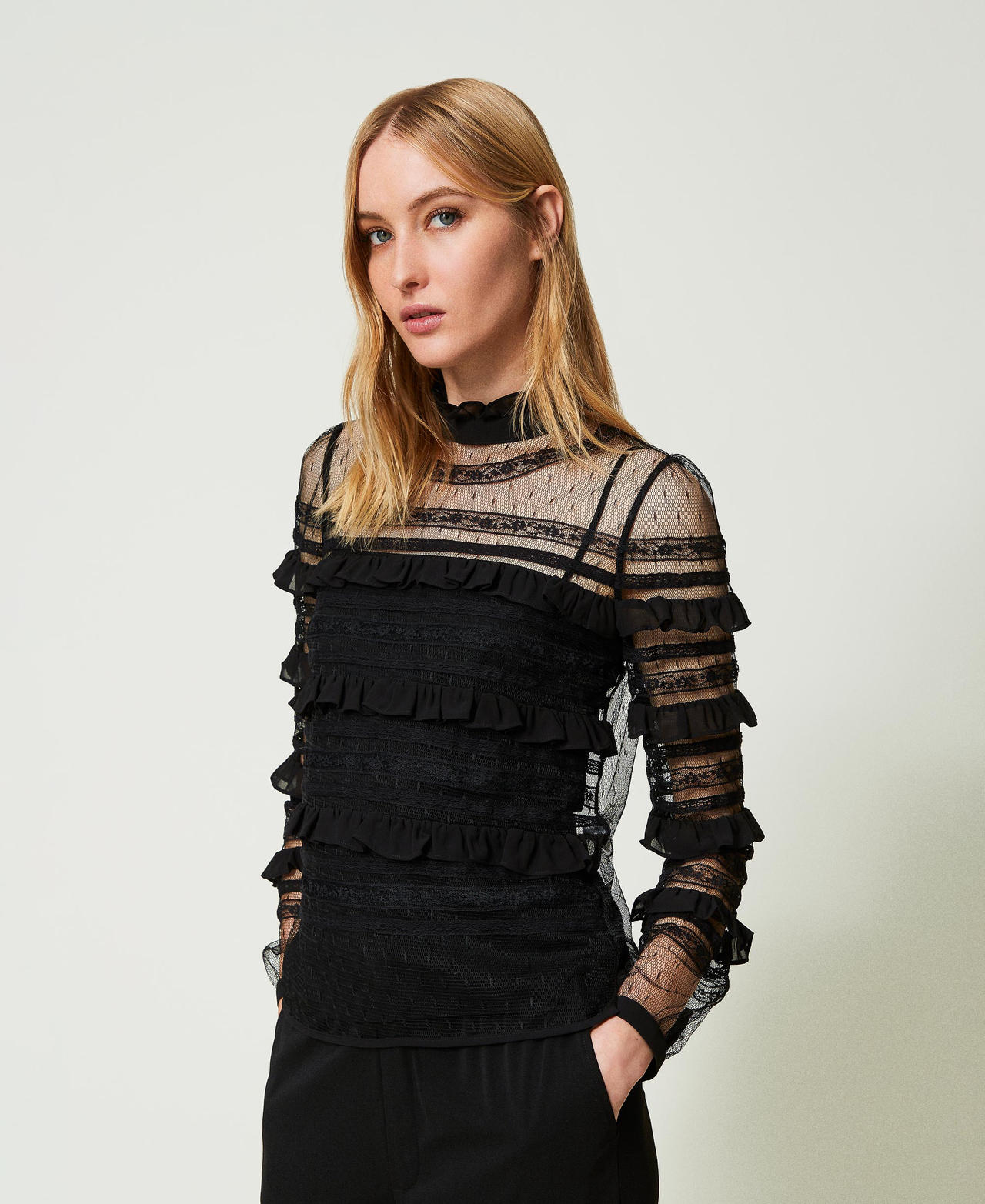 Blouse en tulle plumetis et dentelle