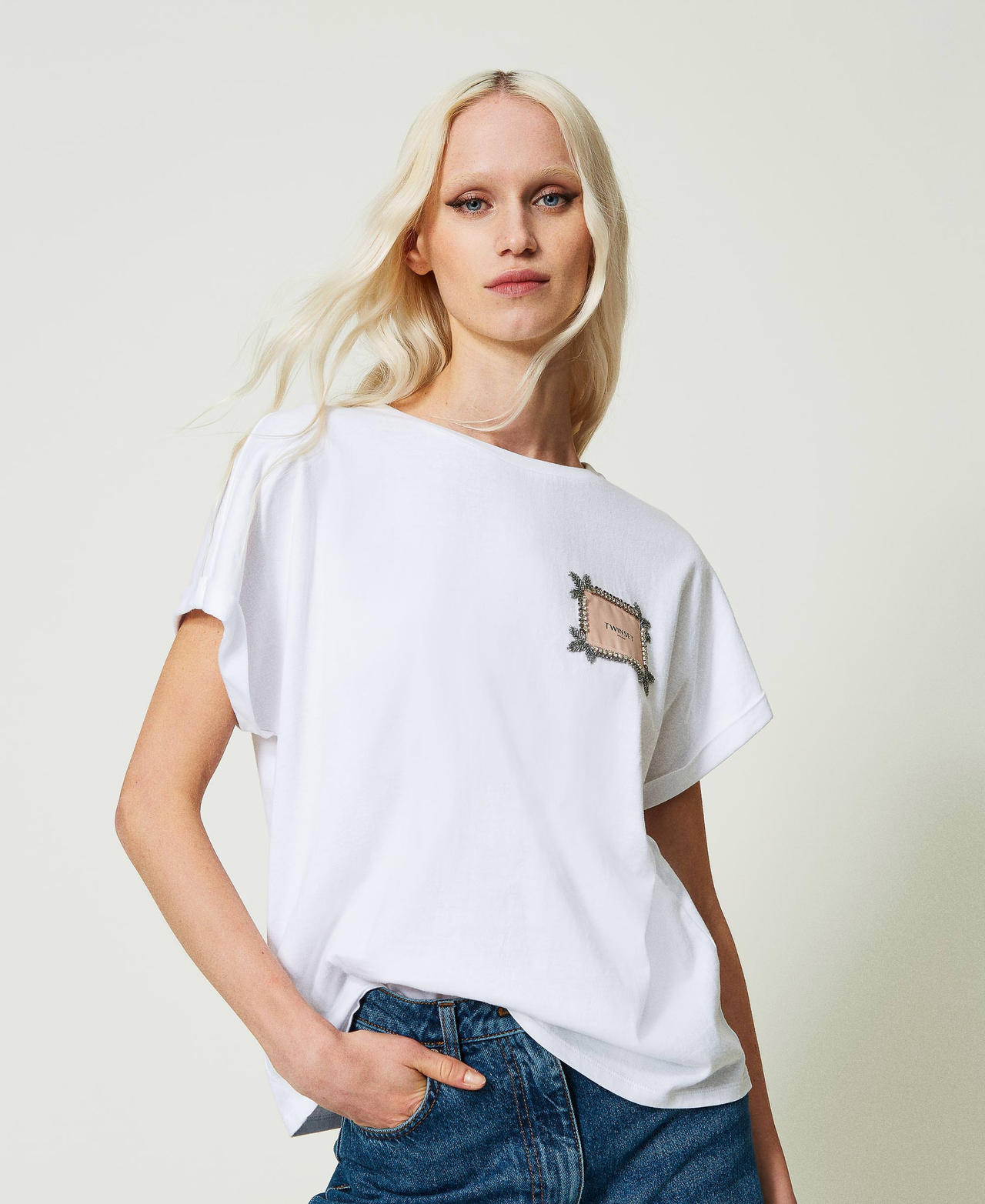 T-shirt con etichetta logo e ricamo Bianco Donna 241TP2211_00001_02