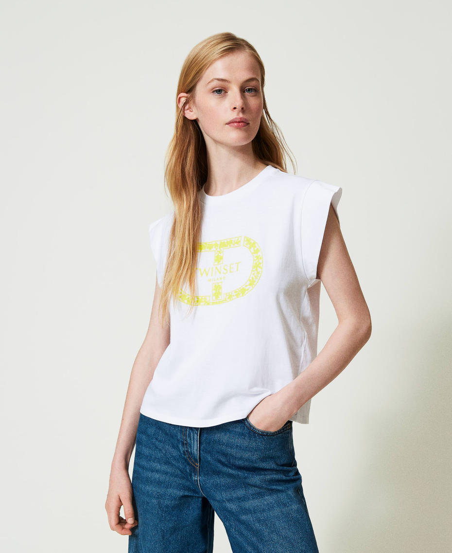 T-Shirt mit Oval T und Fl&uuml;gel&auml;rmeln Stickerei Optisches Wei&szlig; / Light Lemon Frau 241TP2213_11466_01