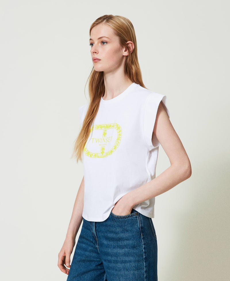 T-Shirt mit Oval T und Fl&uuml;gel&auml;rmeln Stickerei Optisches Wei&szlig; / Light Lemon Frau 241TP2213_11466_02