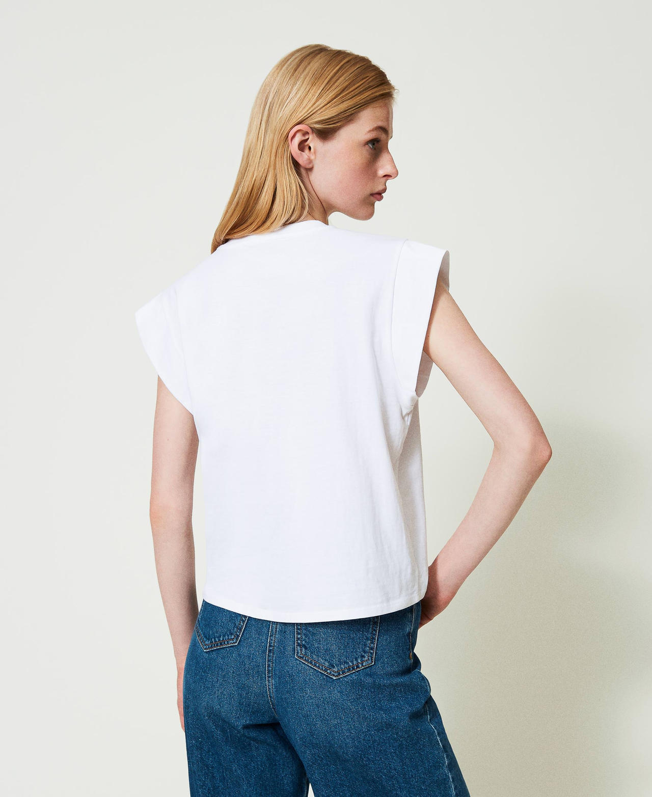 T-Shirt mit Oval T und Fl&uuml;gel&auml;rmeln Stickerei Optisches Wei&szlig; / Light Lemon Frau 241TP2213_11466_03