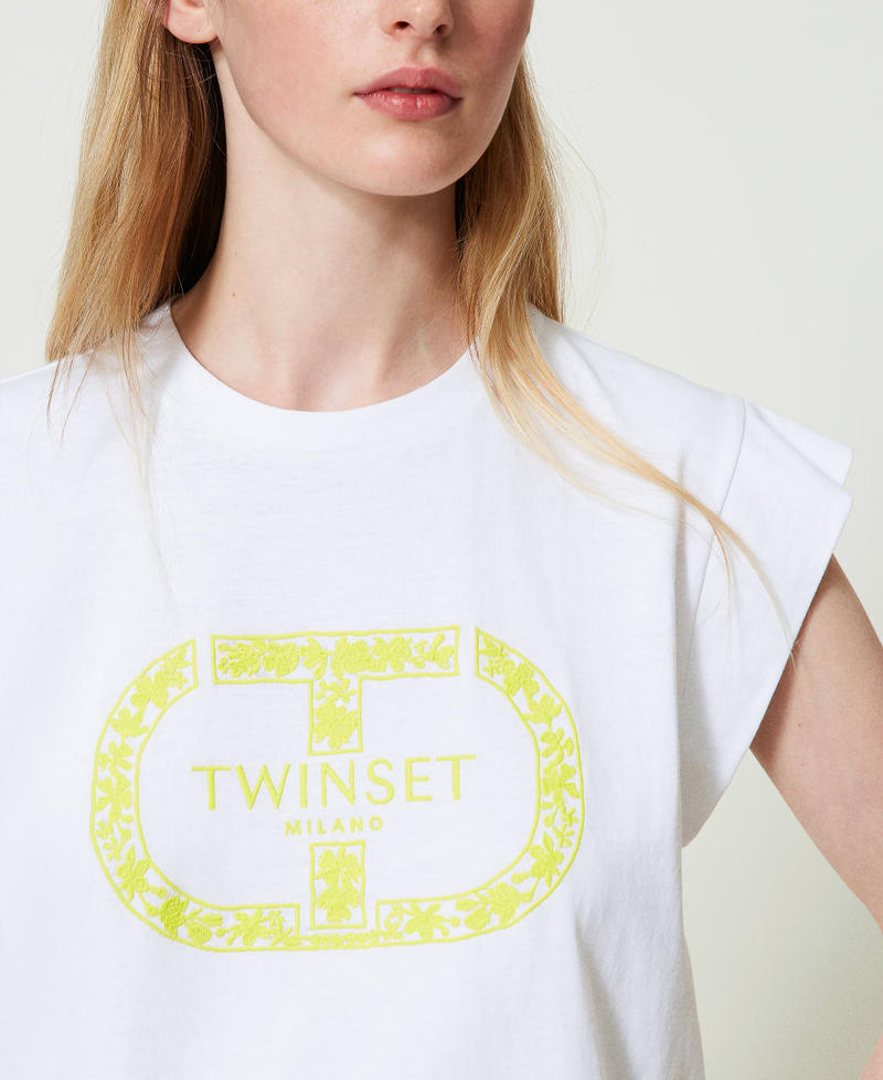 T-Shirt mit Oval T und Fl&uuml;gel&auml;rmeln Stickerei Optisches Wei&szlig; / Light Lemon Frau 241TP2213_11466_04