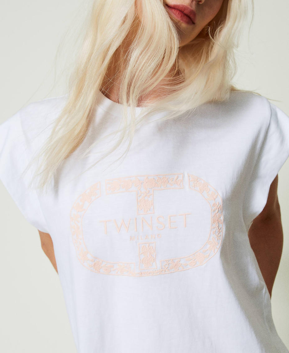 T-Shirt mit Oval T und Flügelärmeln Stickerei Optisches Weiß / Cupcake Pink Frau 241TP2213-04