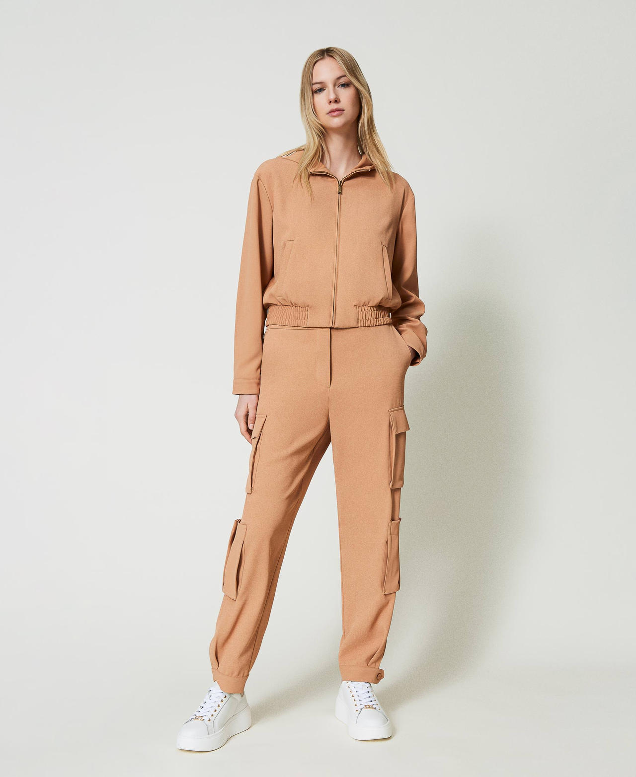 Bomber en crêpe avec macramé