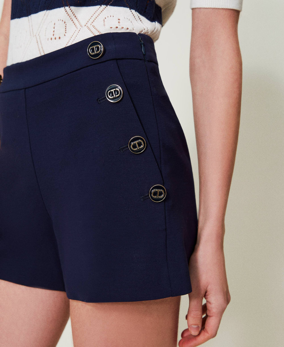 Short slim avec boutons Oval T