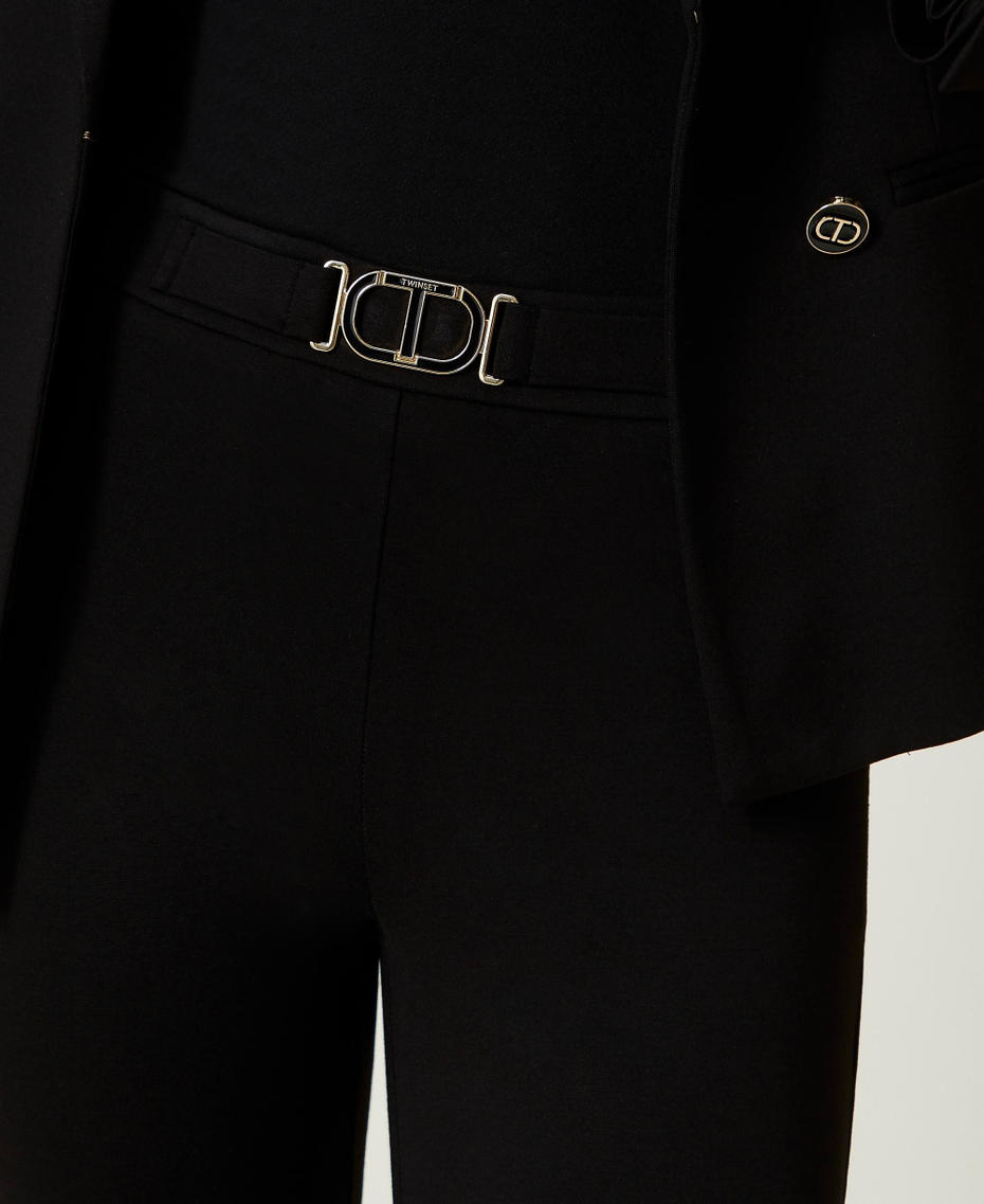 Flare-Hose mit „Oval T“-Schnalle Schwarz Frau 241TP2274_00006_04