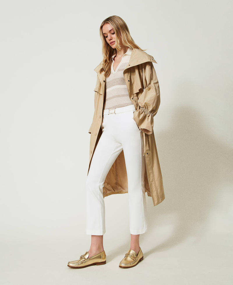 Pantalon évasé avec boucle Oval T