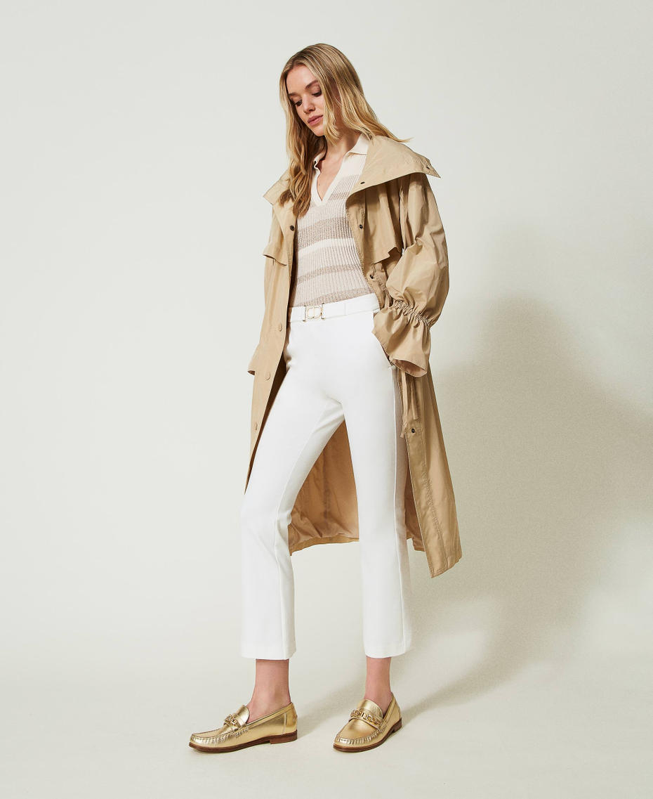 Pantalon évasé avec boucle Oval T