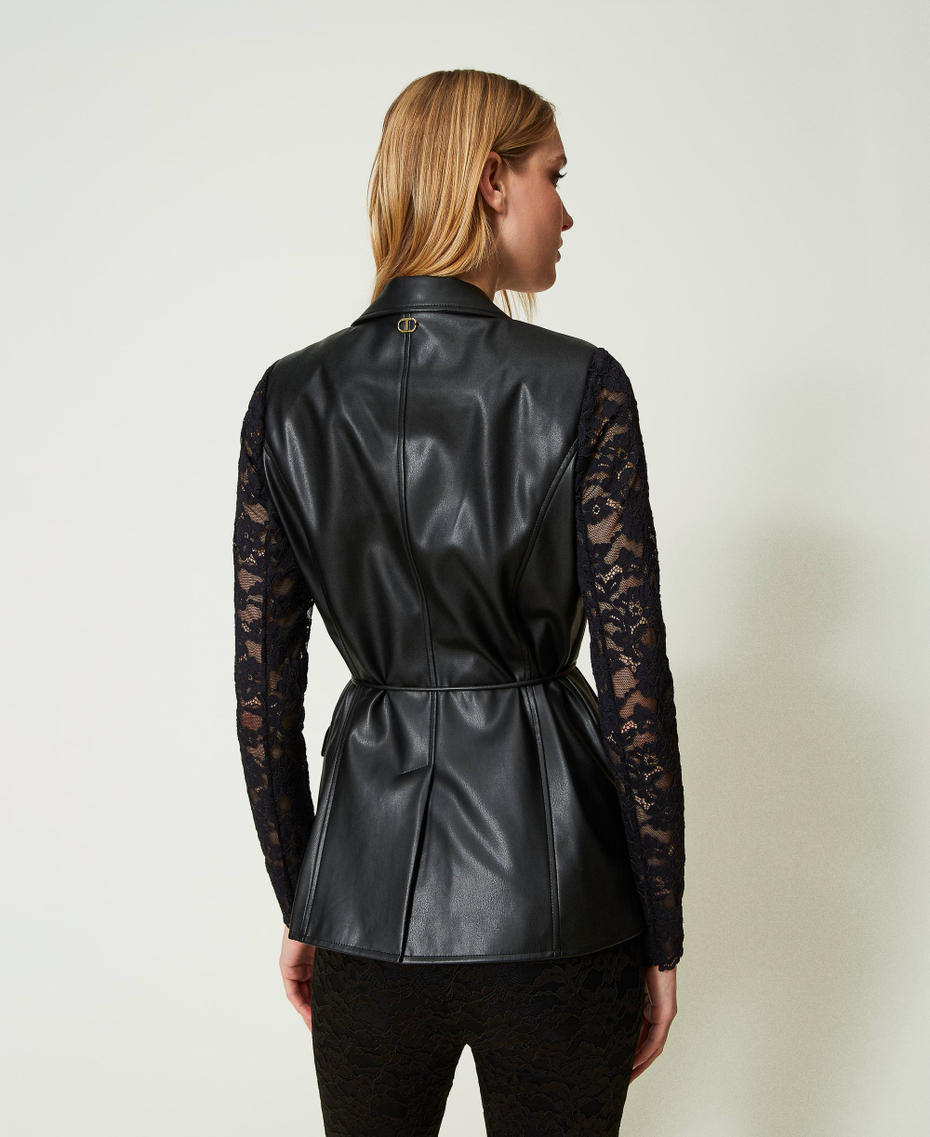 Blazer effet cuir avec dentelle
