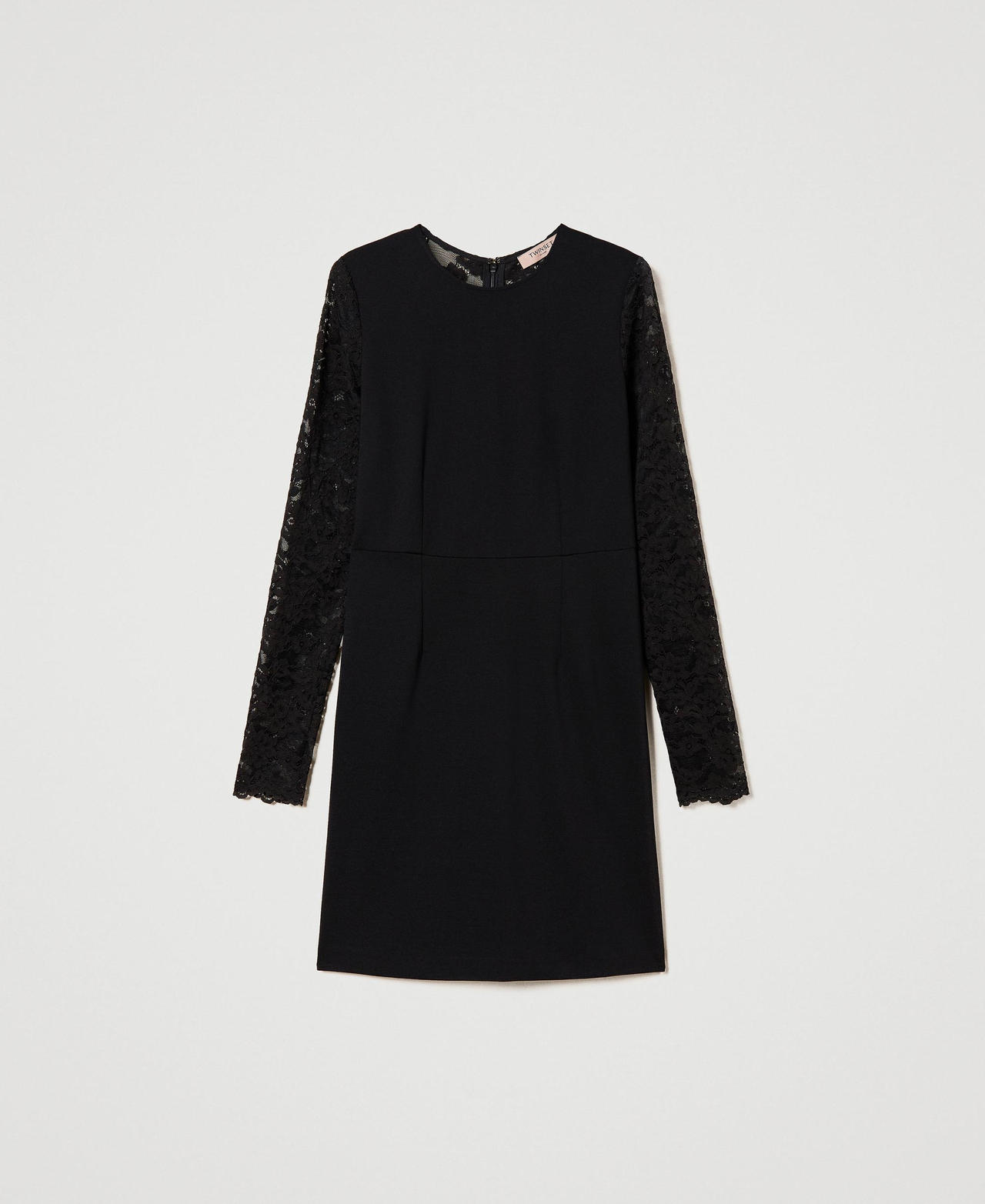 Robe courte avec manches en dentelle