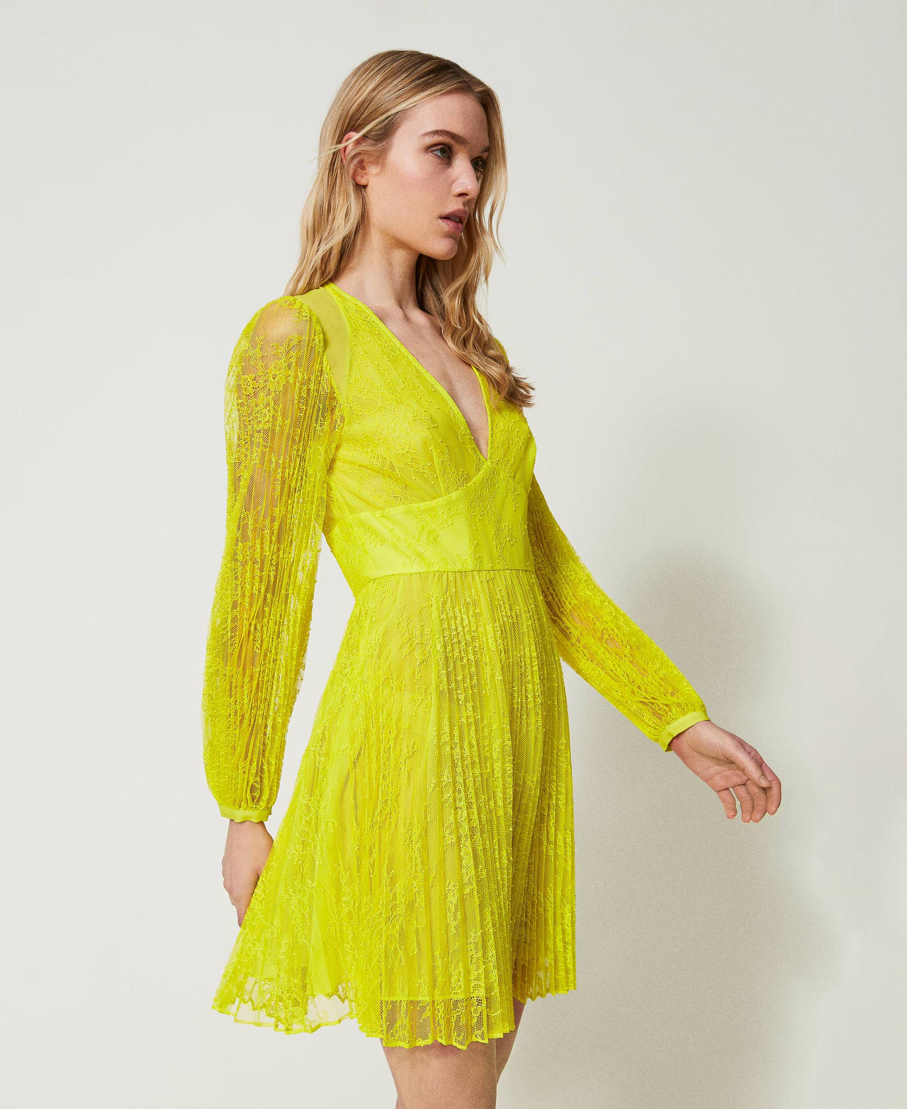 Robe courte en dentelle plissée Jaune « Light Lemon » Femme 241TP2353-02