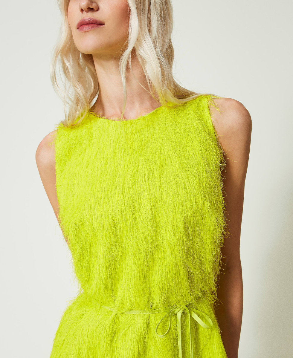 Vestido corto con hilos efecto pluma