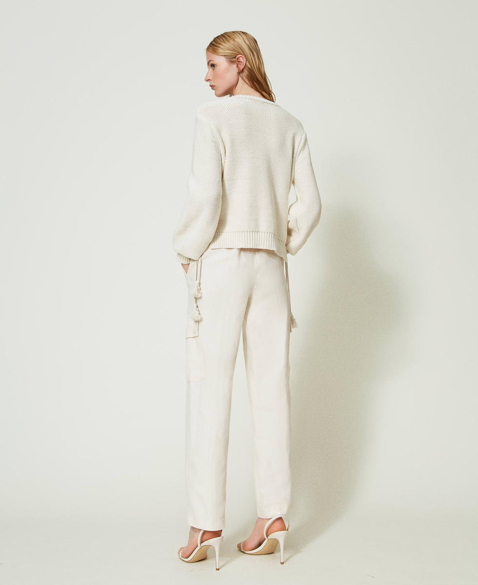 Pantalon cargo en serg&eacute; de lin