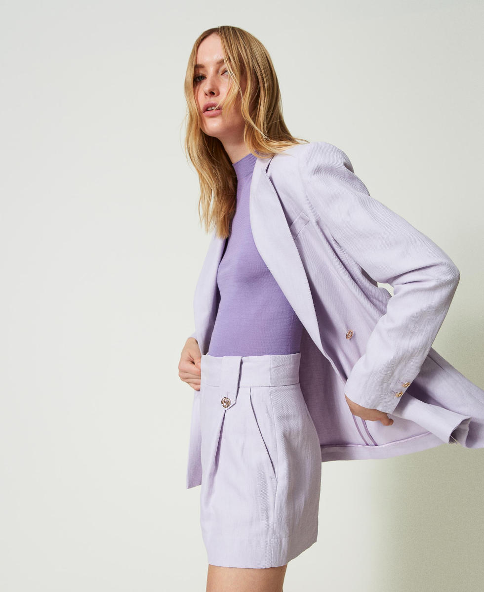 Short en serg&eacute; de lin