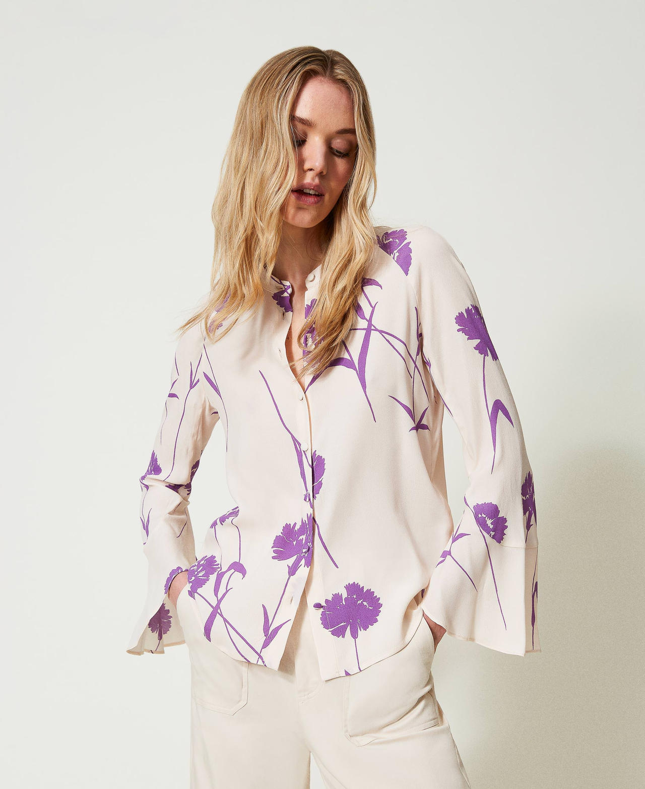 Floral cr&ecirc;pe shirt Wisteria / Snow Carnation Print Woman 241TP2601_11450_01
