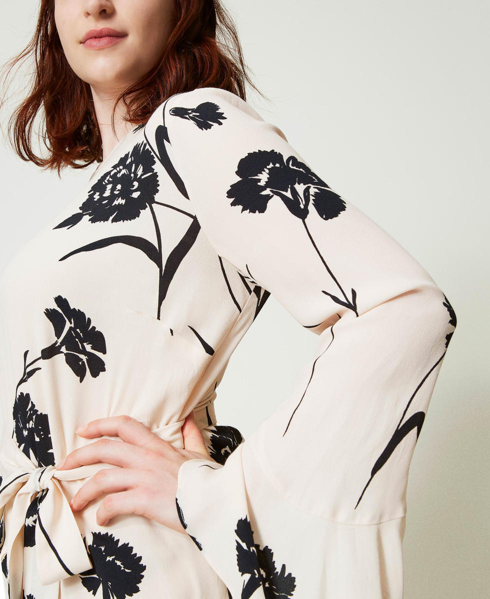 Robe courte en cr&ecirc;pe floral