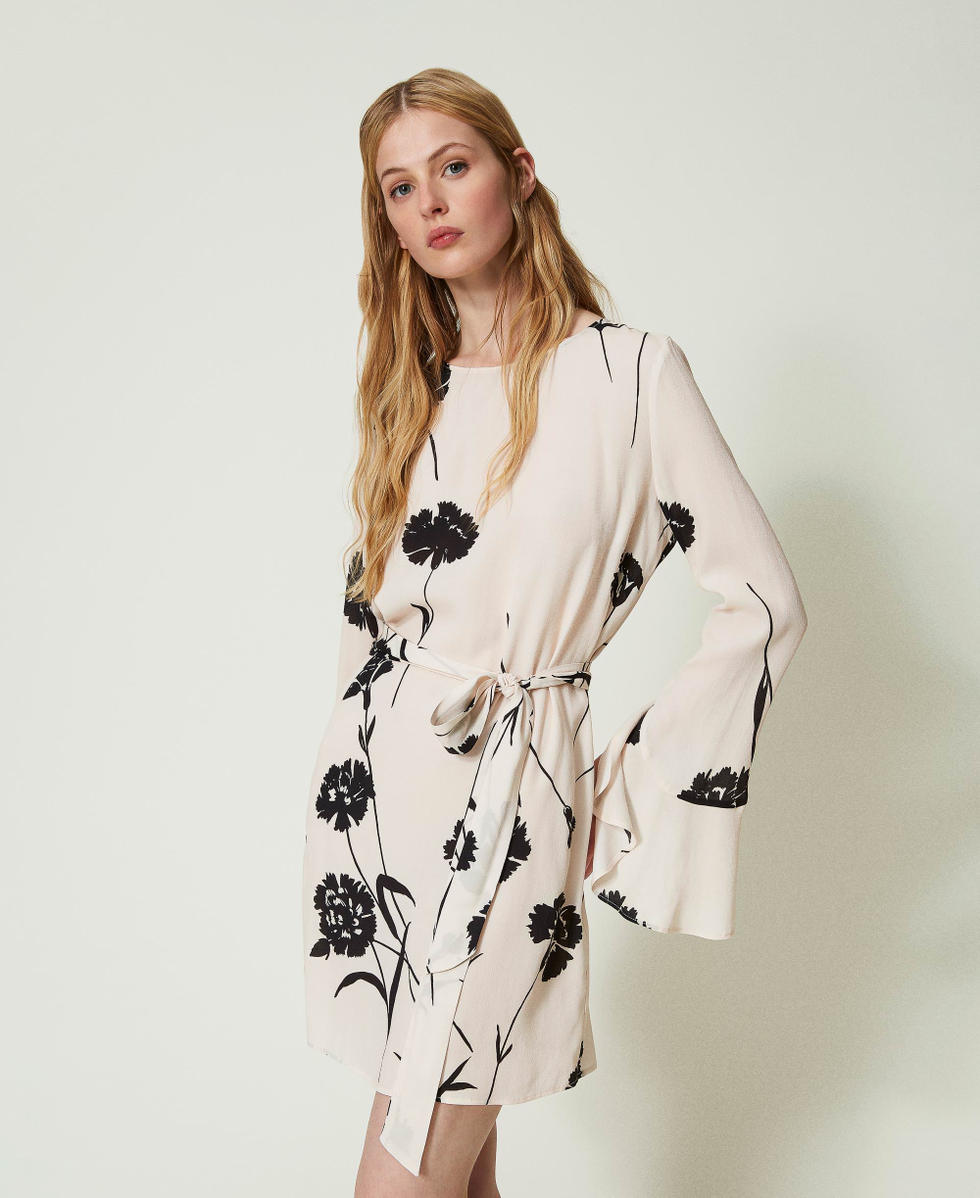 Robe courte en cr&ecirc;pe floral