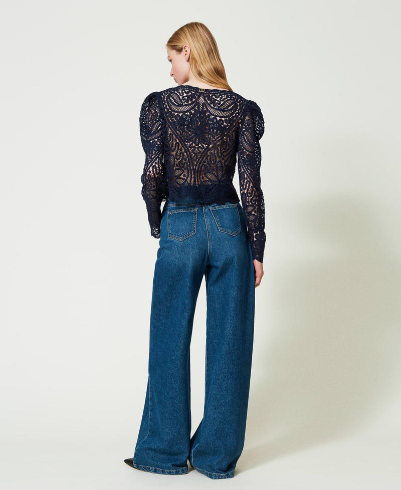 Wide leg jeans with belt